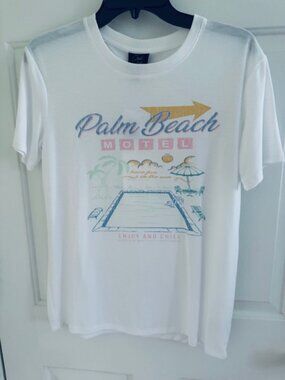 NWT Oak & Trellis Palm Beach Motel Graphic Tee White Size XS Retail $38